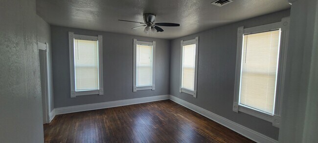 Foto del edificio - 2321 Ashland Ave
