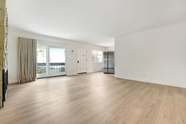 Building Photo - 2107 Montana Ave