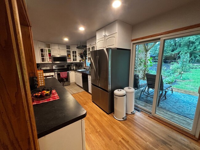 Building Photo - 3716 Knoll Ridge Dr