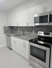 Building Photo - 1835 Scott St