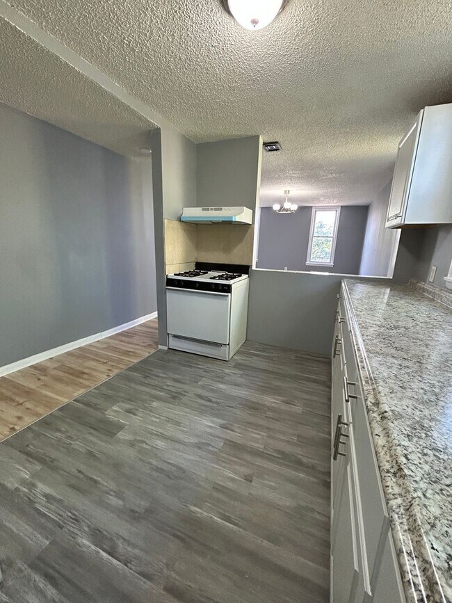 Foto del edificio - 1458 Kenwood Ave