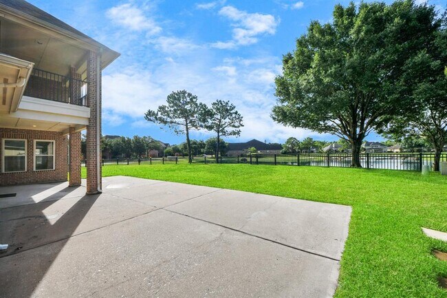 Foto del edificio - 7011 Monarch Lake Ln