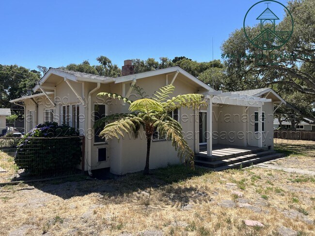 Building Photo - Two Bedroom Home Adjacent to Asilomar
