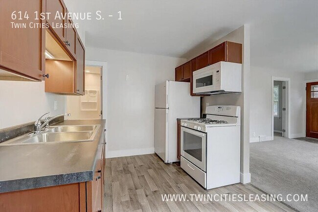 Building Photo - 614 1st Ave S