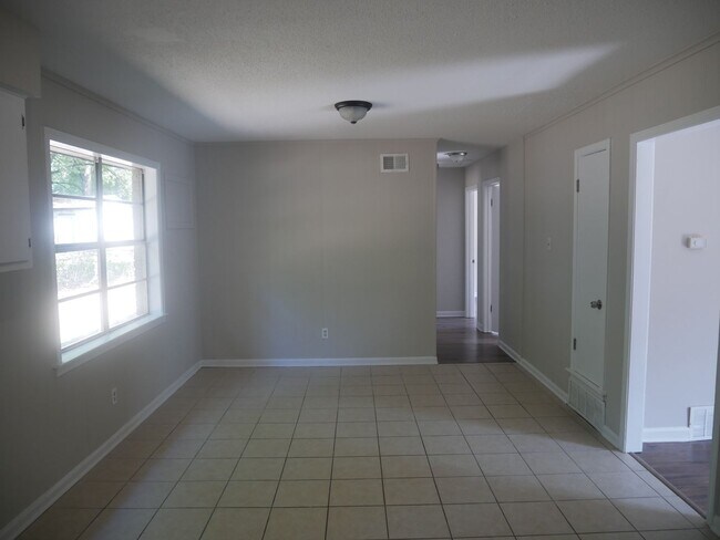 Foto del edificio - 8015 Ashbrook Dr