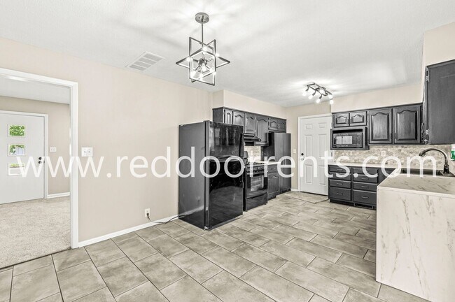 Building Photo - Coming Soon! Charming 3-Bed Home with Fenc...