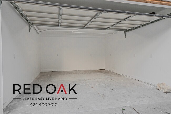 Building Photo - ~1 Month FREE~ Stunning and Spacious, Span...