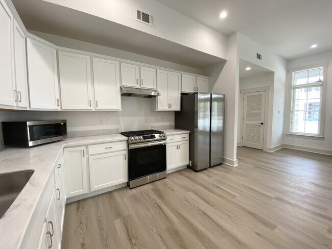 Foto del edificio - Newly Built Apartment for Rent in the Hear...
