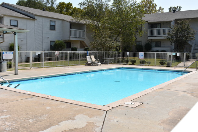 Piscina - Forest Oaks Apartments