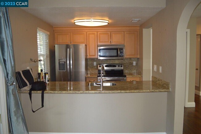 Building Photo - 850 Camelback Pl