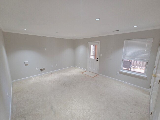 Building Photo - Stunning 3 Bed 2.5 Bath Home With Fenced Yard In Beautiful Harris Property