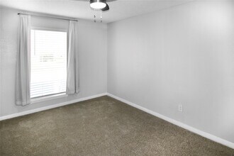 Building Photo - 2800 Jeanetta St