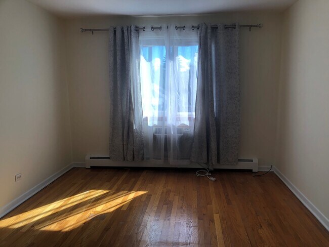 Foto del edificio - 7315 N Oakley Ave