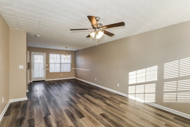 Building Photo - 6035 Flagstaf Walk