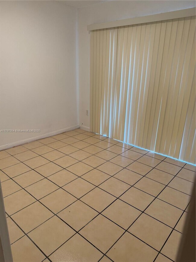 Foto del edificio - 870 SW 129th Pl