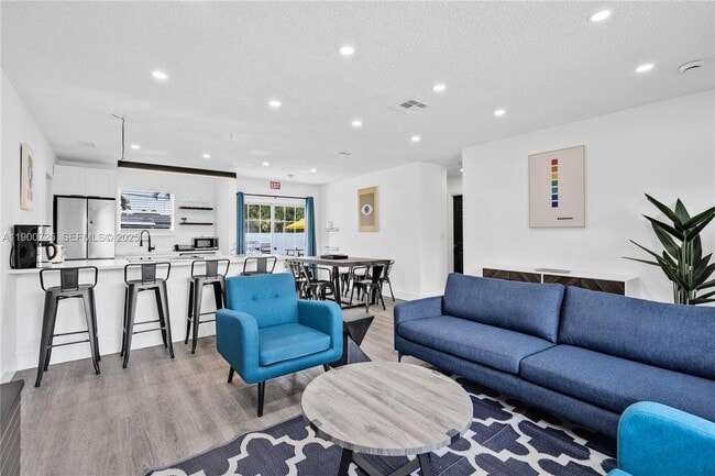 Building Photo - 7471 Hope St