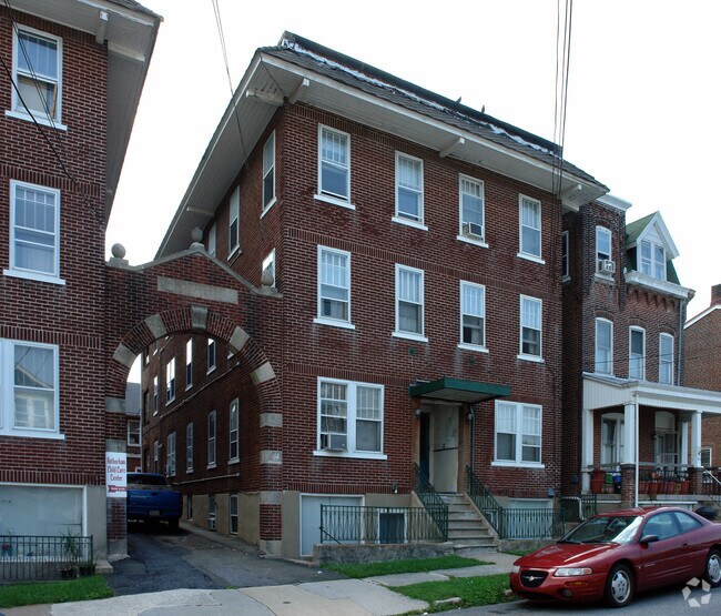 Building Photo - 1018A S Hall St