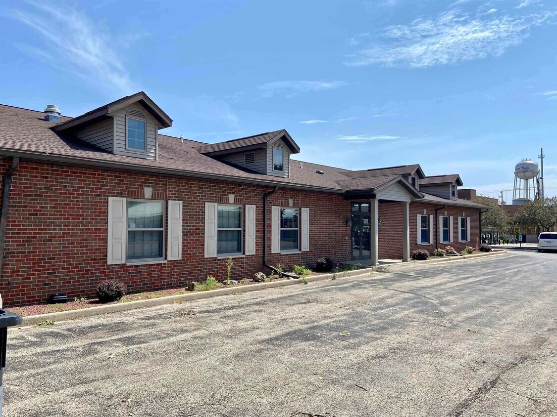 118 W Maple Ave, Beaver Dam, WI 53916 House Rental in Beaver Dam, WI