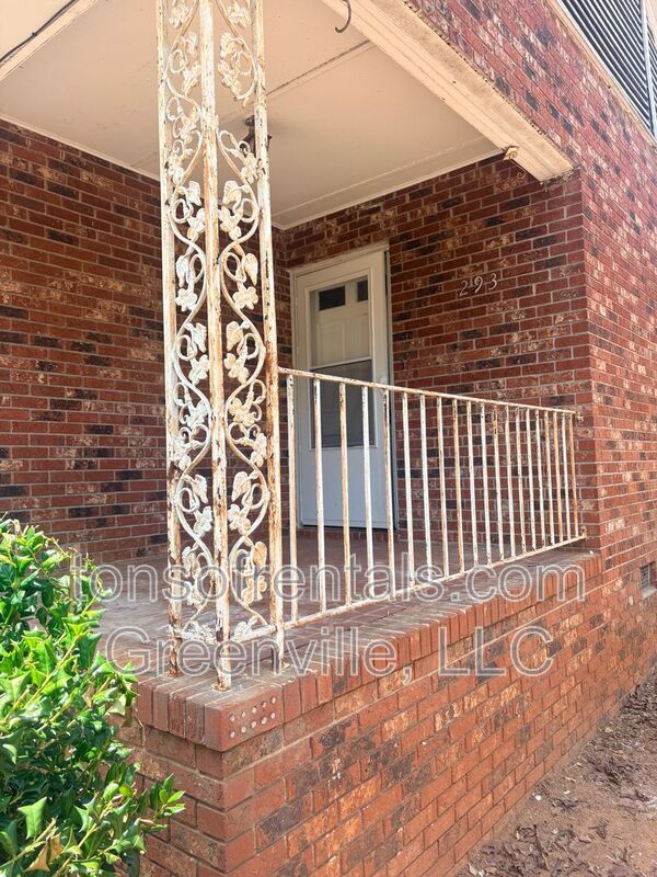 Building Photo - 293 Dogwood Club Rd