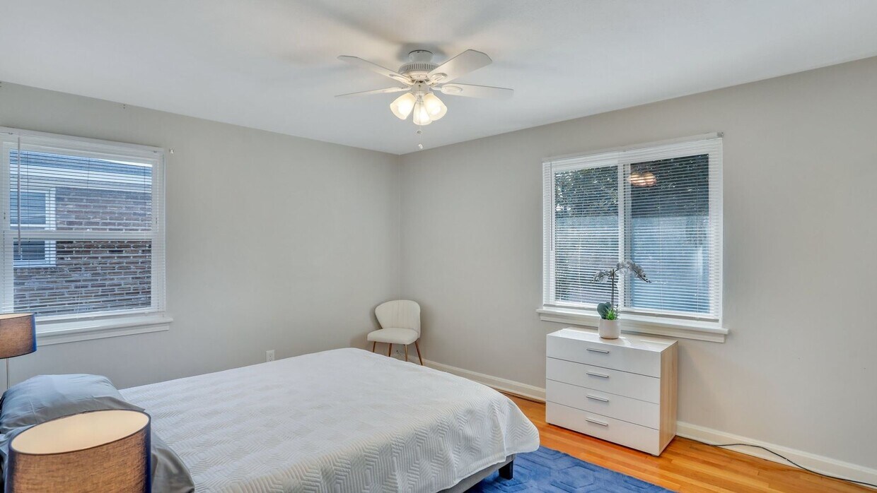 Foto principal - Fully Renovated Units Move-in Ready!