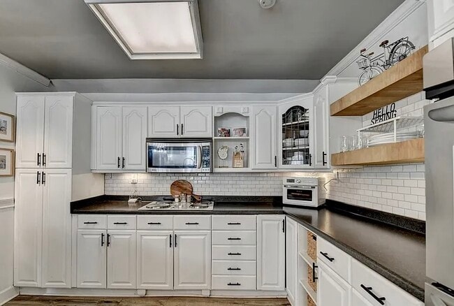 Photo - 561 Russell Rd Apartment