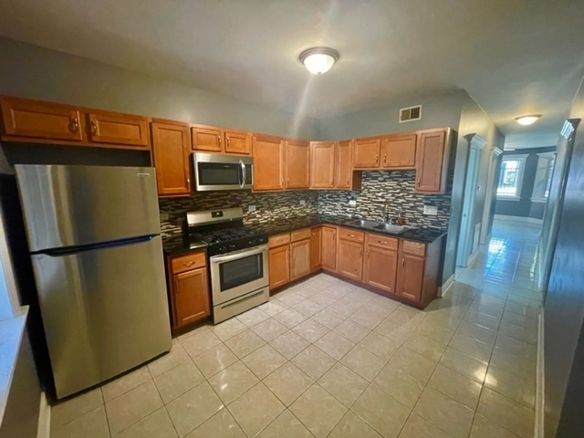 Foto del edificio - 1040 N Springfield Ave