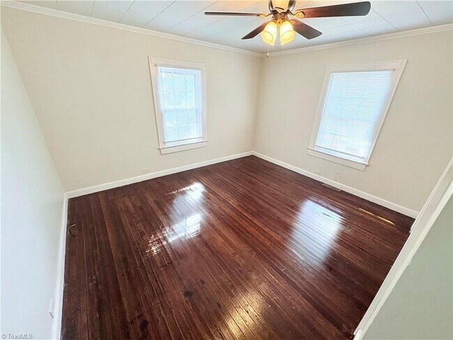 Building Photo - Updated 2 bedroom with beautiful Hardwood Floors!