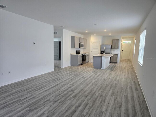 Foto del edificio - 8411 Madrid St