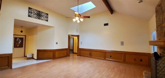 Building Photo - 906 Blue Spring Cir