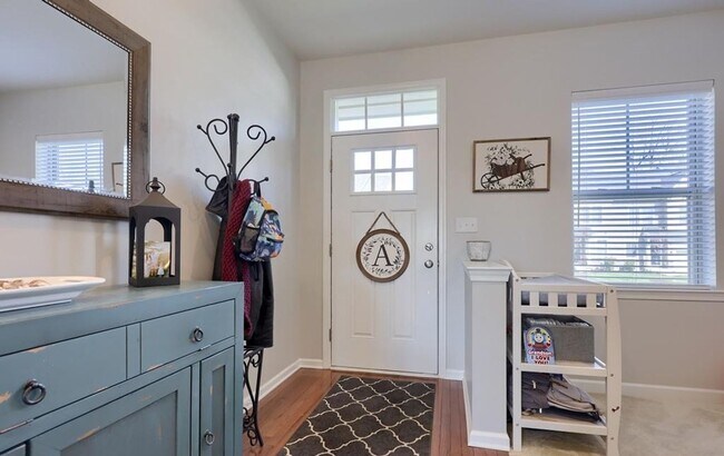 Foto del edificio - Luxurious 3-Bedroom Townhome with Finished...