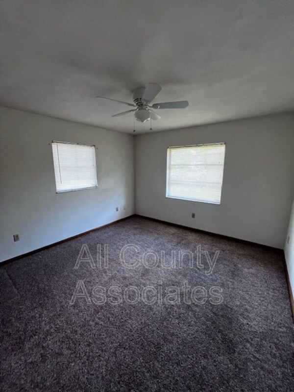 Foto del edificio - 5352 James St