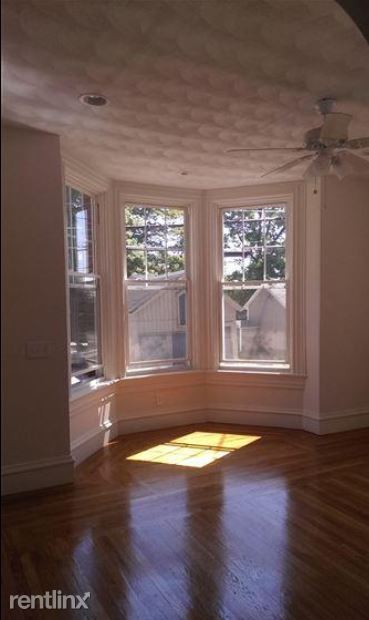 Building Photo - 226 Gano St