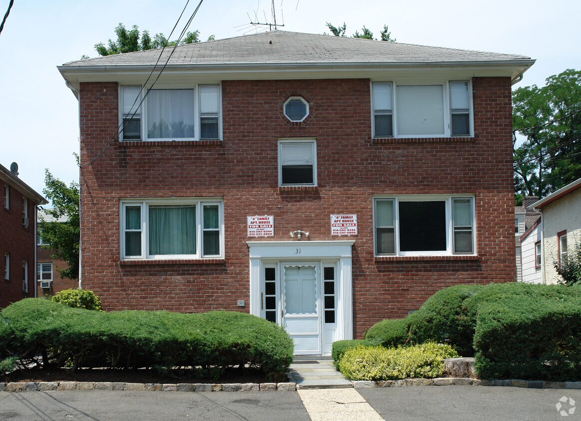 Building Photo - 31 Hillside Ave