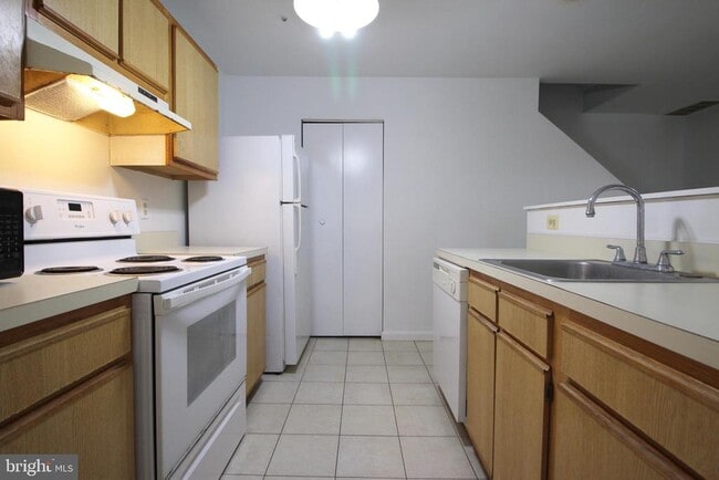 Building Photo - 10144 Reprise Dr