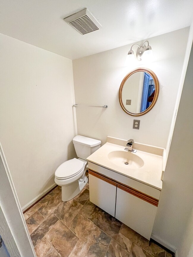 Foto del edificio - 14425 Gringsby Ct