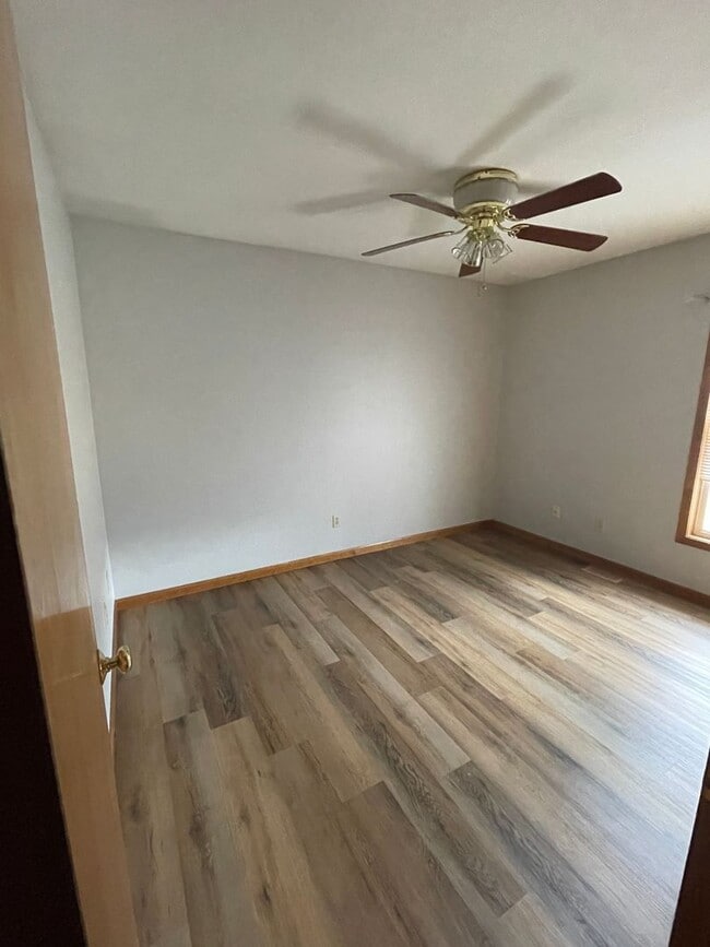 Building Photo - Updated 4 bedroom 2 bath duplex near 37th & Gage