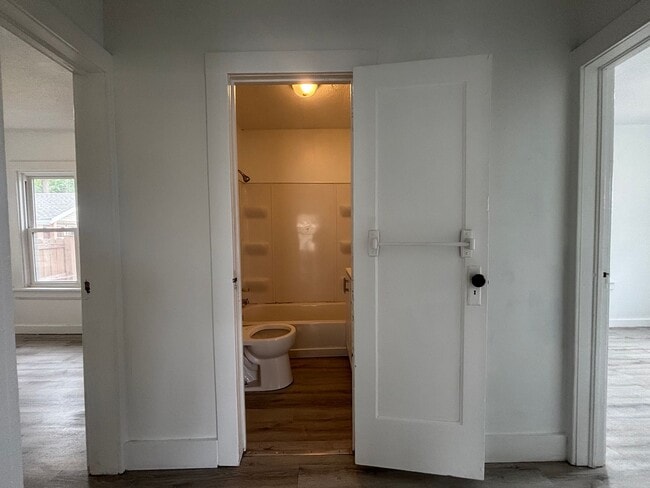 Building Photo - Adorable 2 bedroom 1 bathroom Home!