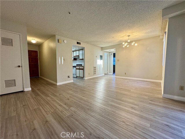 Foto del edificio - 987 E Del Mar Blvd