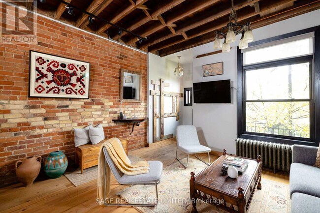 Photo du bâtiment - 927 Bathurst St