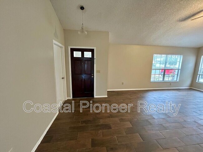 Foto del edificio - 1617 Bent Pine Way