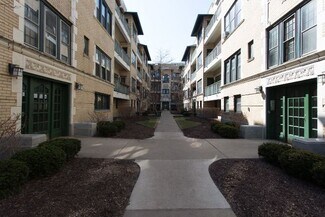 Building Photo - 4312 N Clarendon Ave