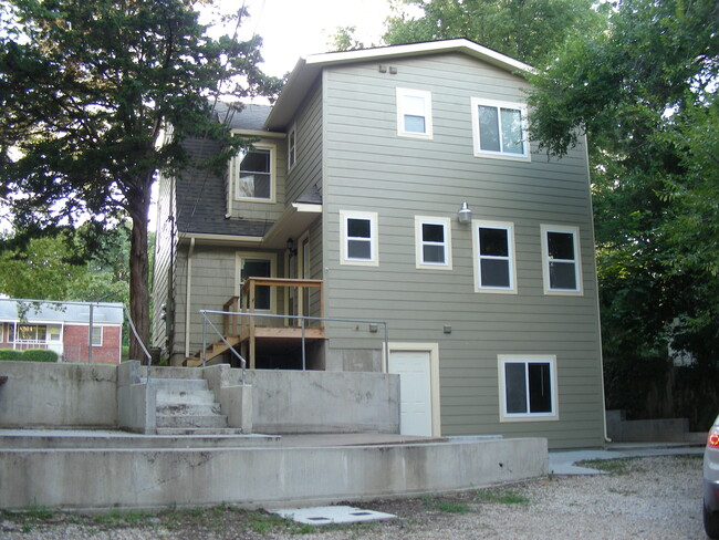 Building Photo - 1020 Missouri St