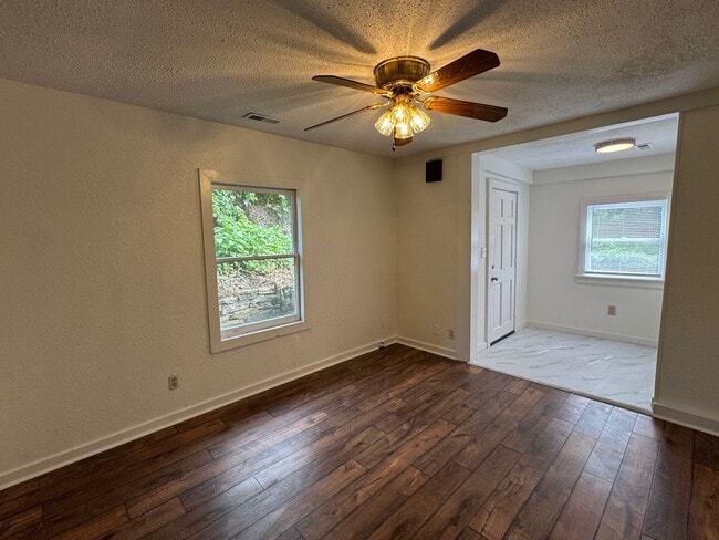 Building Photo - Central Asheville - Renovated Bungalow!