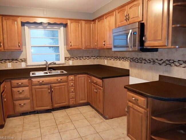 Foto del edificio - 2332 N Taylor Rd