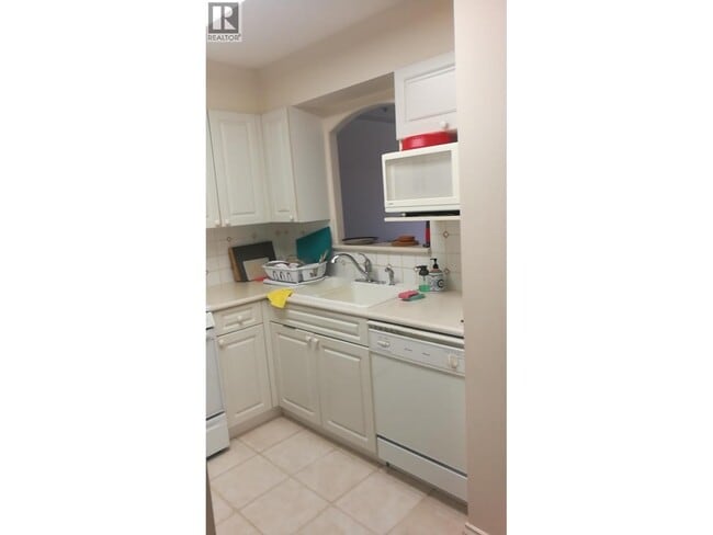 Building Photo - 5615 Hampton Pl