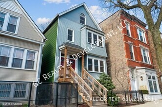 Building Photo - 1028 W Roscoe St