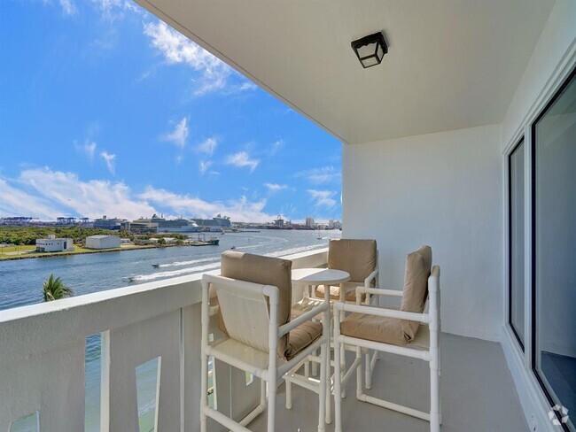 Building Photo - 2100 S Ocean Dr