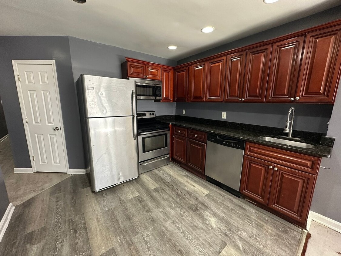 Photo - 18th St N 2144
