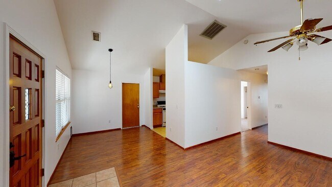 Building Photo - 811 7th St NW