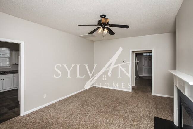 Building Photo - Welcome home to this 3 bedroom, 2 bathroom...